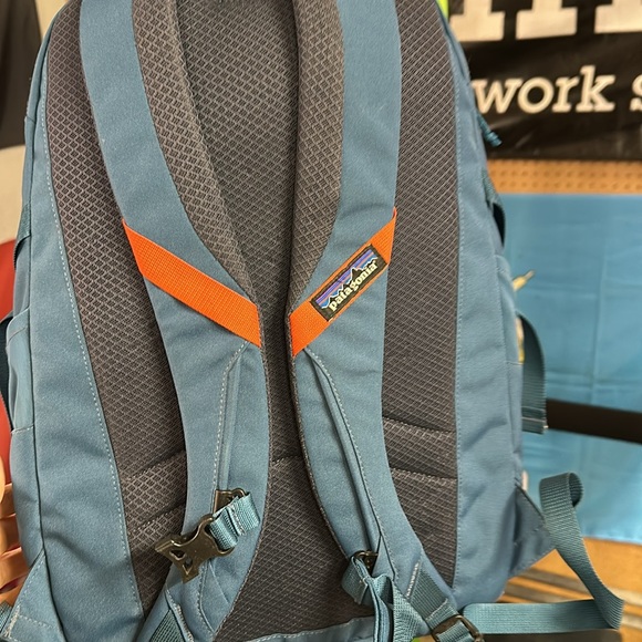 Patagonia Refugio 28L backpack blue/orange - Picture 4 of 9